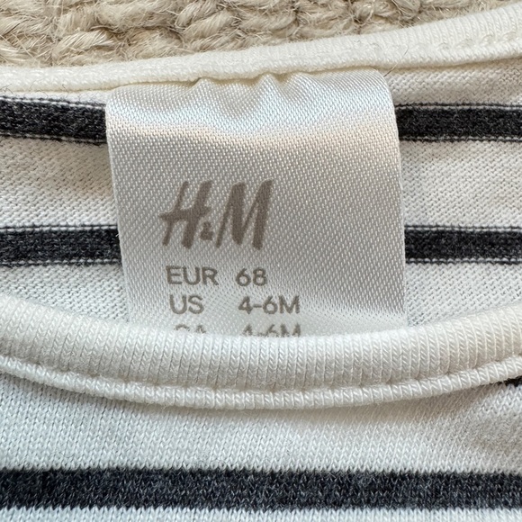 H&M Black And White Striped Baby Shirt - Picture 5 of 6